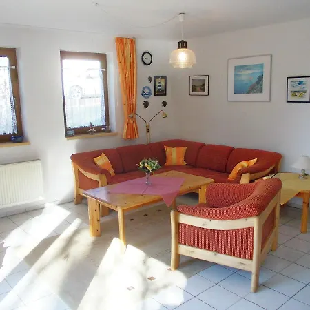 Sunlit Holiday Near Town Center In Tatil Evi Marlow