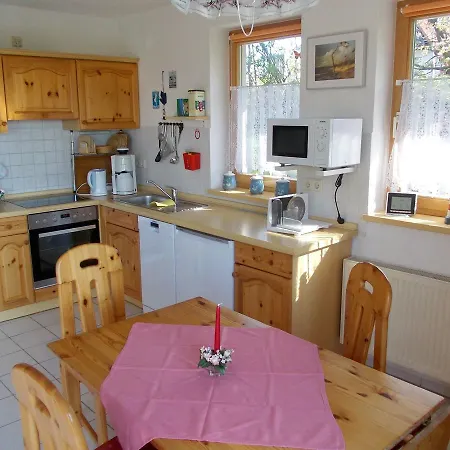 Sunlit Holiday Near Town Center In Tatil Evi *