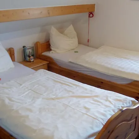 Sunlit Holiday Near Town Center In Tatil Evi Marlow